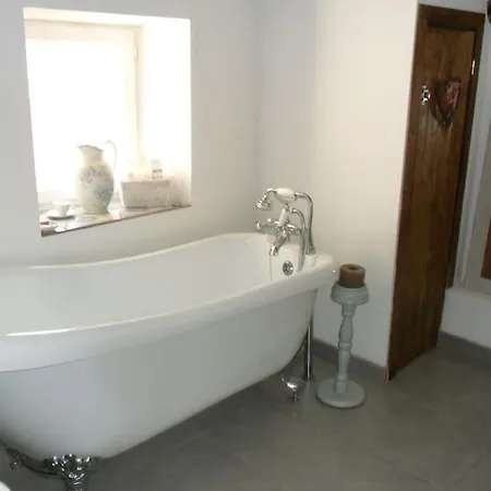 Ceps Sleeps 6 With Free Wifi Near The River