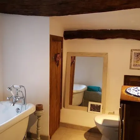 Prázdninový dům Ceps Sleeps 6 With Free Wifi Near The River *