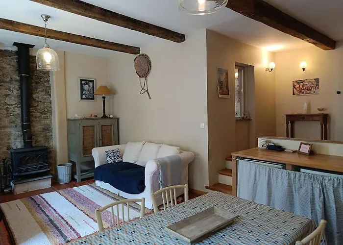 Ceps Sleeps 6 With Free Wifi Near The River Roquebrun