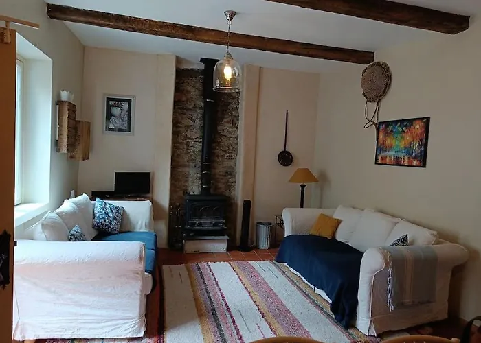 Ceps Sleeps 6 With Free Wifi Near The River Feriehus