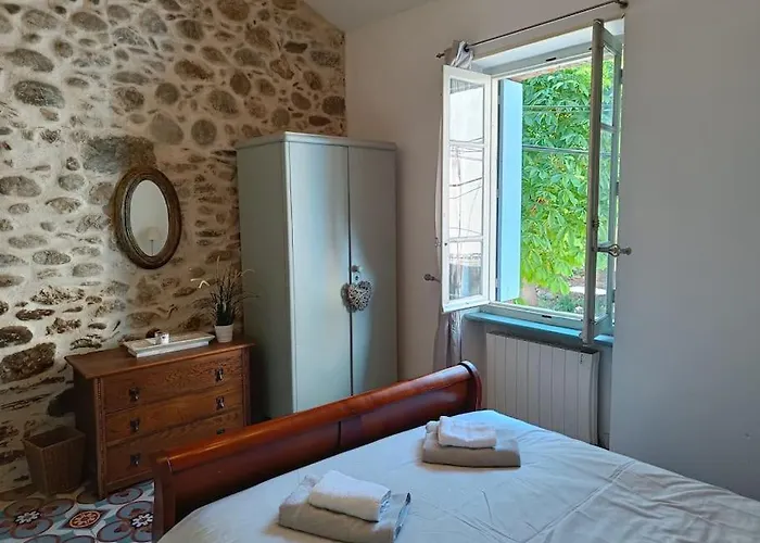 Ceps Sleeps 6 With Free Wifi Near The River Roquebrun