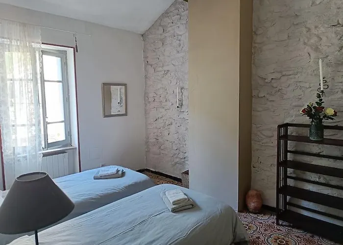 Ceps Sleeps 6 With Free Wifi Near The River Roquebrun