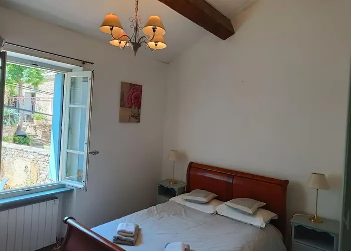 Feriehus Ceps Sleeps 6 With Free Wifi Near The River Roquebrun