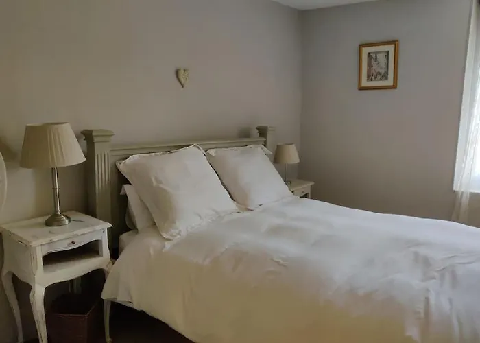Ceps Sleeps 6 With Free Wifi Near The River Feriehus