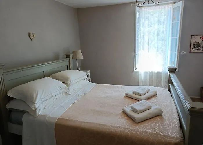 Ceps Sleeps 6 With Free Wifi Near The River Feriehus Roquebrun