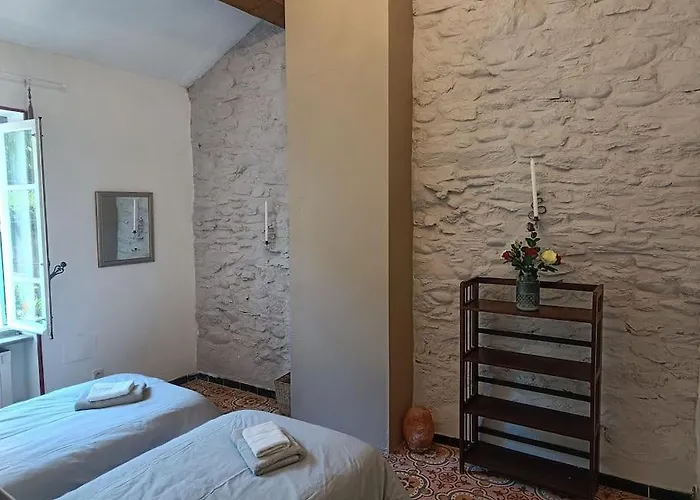 Ceps Sleeps 6 With Free Wifi Near The River