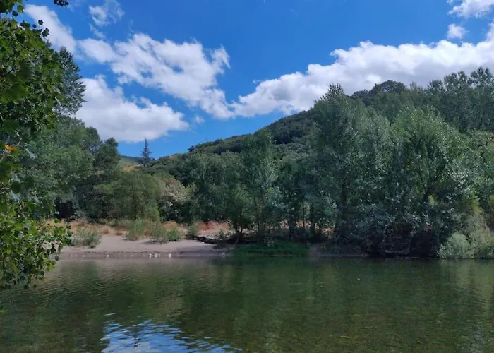 Ceps Sleeps 6 With Free Wifi Near The River Feriehus